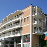 Отель Longosa